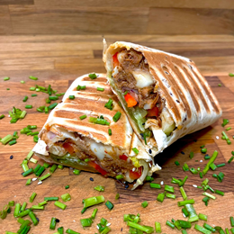 Wrap z szarpaną wieprzowiną